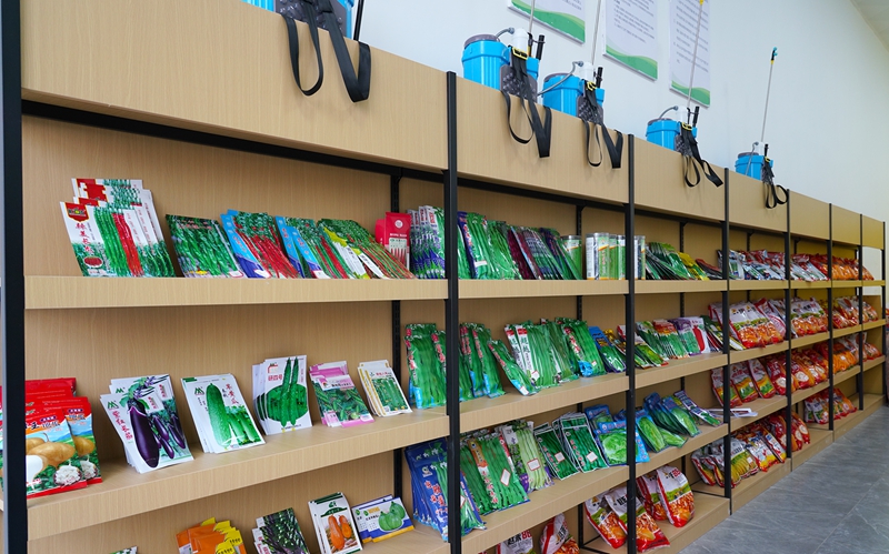 分區(qū)擺放的農(nóng)資。代勝強 攝.jpg