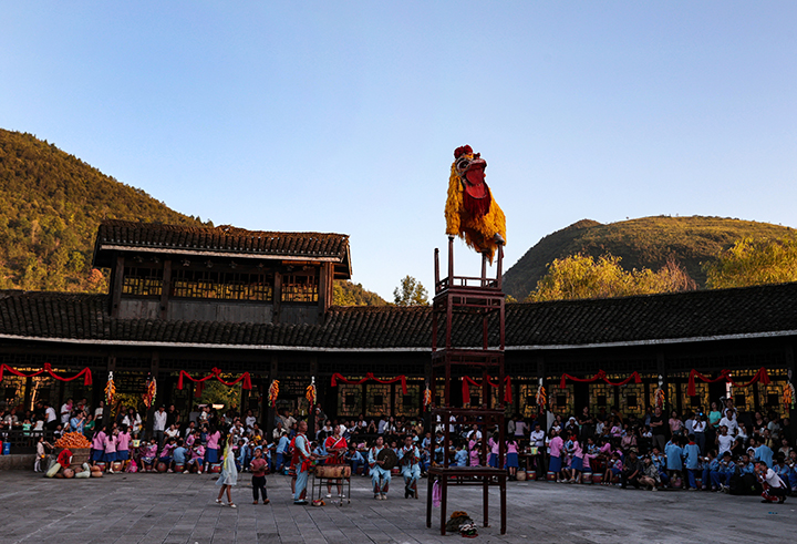 1 圖為仡佬族高臺(tái)舞獅。吳應(yīng)貴 攝