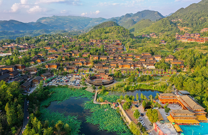 2 圖為務(wù)川自治縣龍?zhí)豆耪?無人機(jī)照片)。徐飛 攝