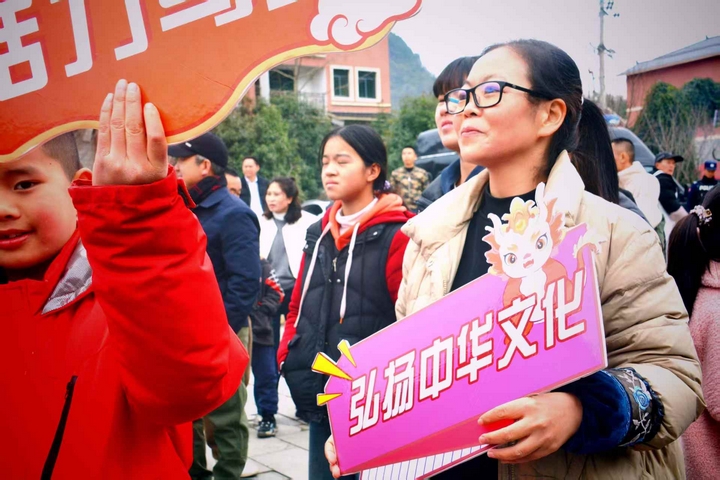 貴陽(yáng)路邊音樂(lè)會(huì)走進(jìn)鄉(xiāng)村暨2025送文化下鄉(xiāng)活動(dòng)。烏當(dāng)區(qū)融媒體中心供圖.jpg