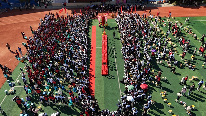 劍河民族中學百日誓師大會現場。潘文攝