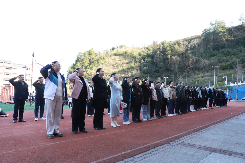 教師們正在宣誓。潘文攝