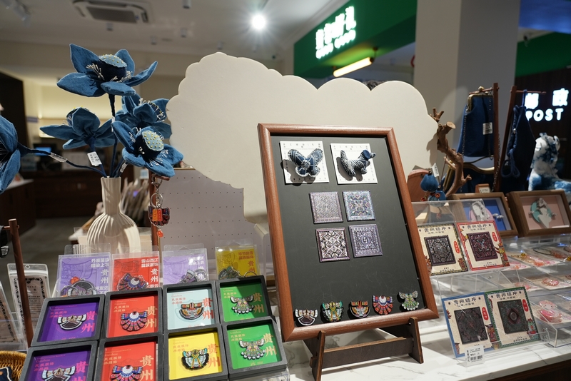 琳瑯滿目的文創產品。