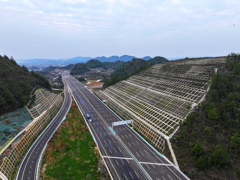 七級(jí)邊坡。貴州高速公路集團(tuán)有限公司供圖