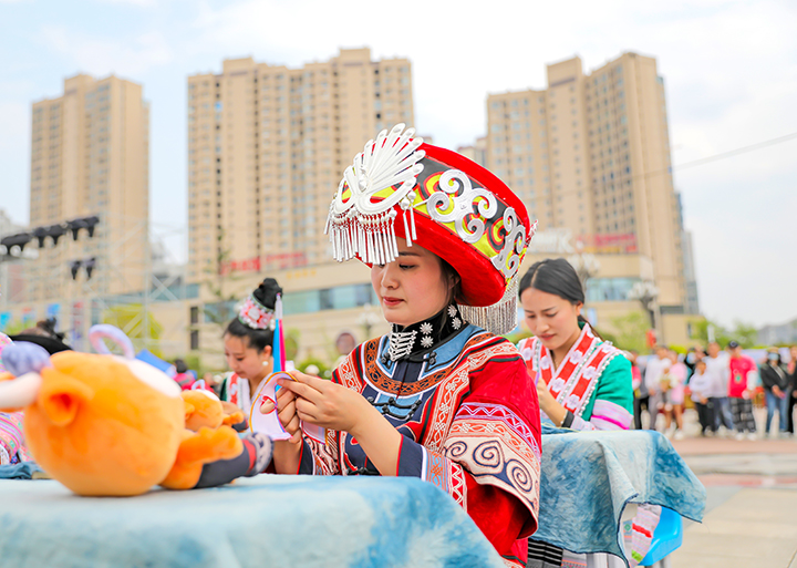 3黔西市繡福牛照片。陳穎攝