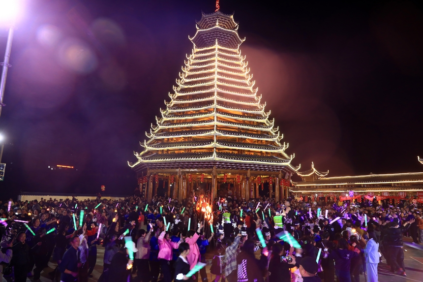 篝火晚會。楊家孟攝