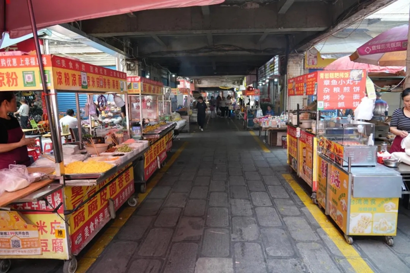 城市管理有溫度！貴陽市息烽縣城管 為流動攤點“安家”，守護城市“煙火氣”