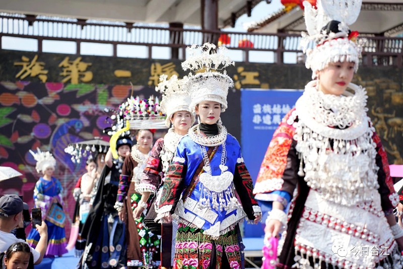 姊妹T臺(tái)秀。