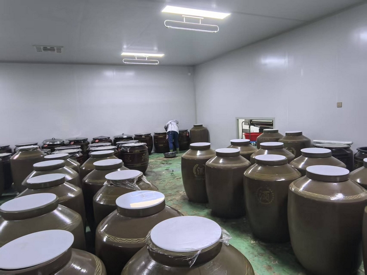 4、正在發酵的酸菜.jpg