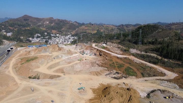 1、貴州金蘭盛錦新材料有限公司建設工地。.webp.jpg