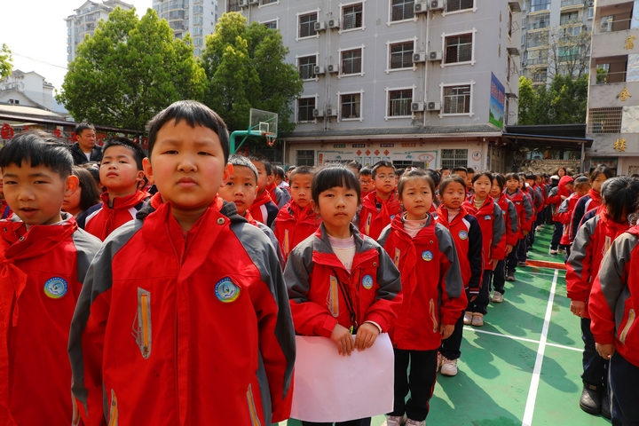 利用大課間開(kāi)展安全教育講座（羅崢銘 攝） (4).jpg