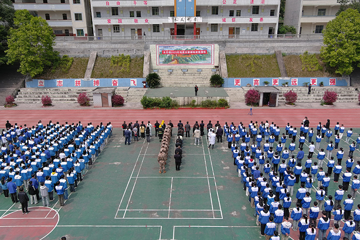 開展地質(zhì)災(zāi)害應(yīng)急避險、防汛避險應(yīng)急、消防安全的綜合應(yīng)急演練現(xiàn)場。