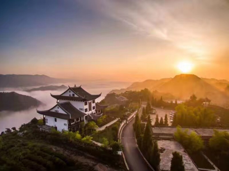 圖為：云山茶海旅游度假中心。