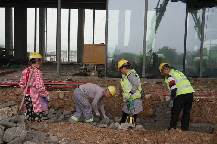 2 圖為黃果樹游客服務中心項目施工現場.jpg