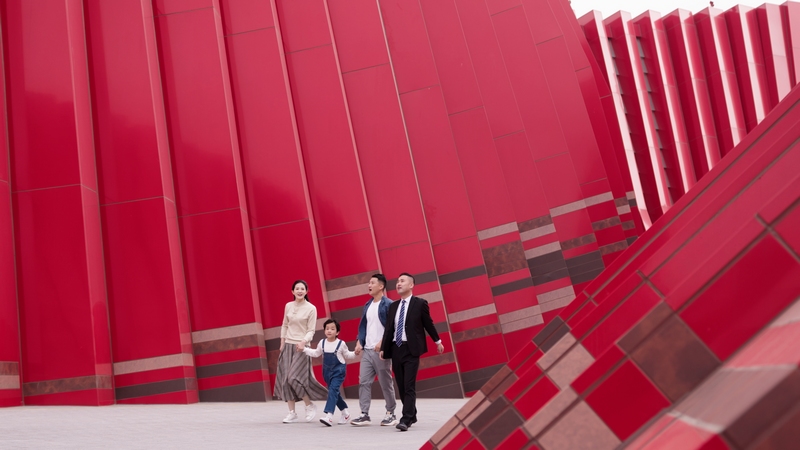 小車小團帶著游客游覽紅飄帶。圖片由貴州旅游集團提供