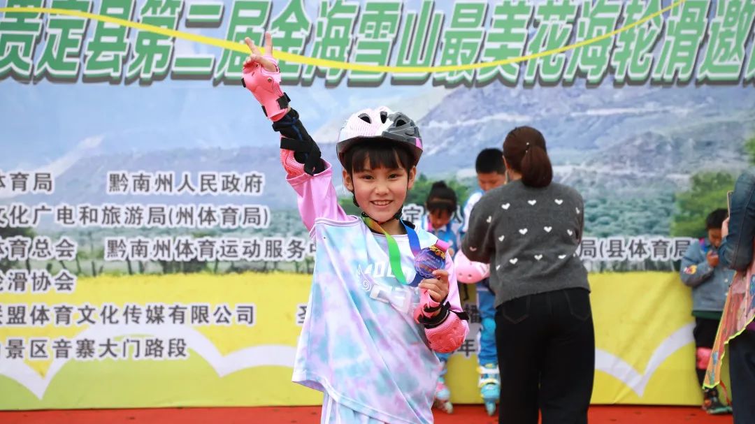 拿到獎牌很開心。