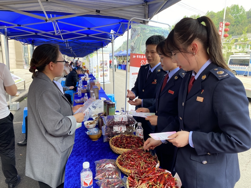 宣講稅收優惠政策。