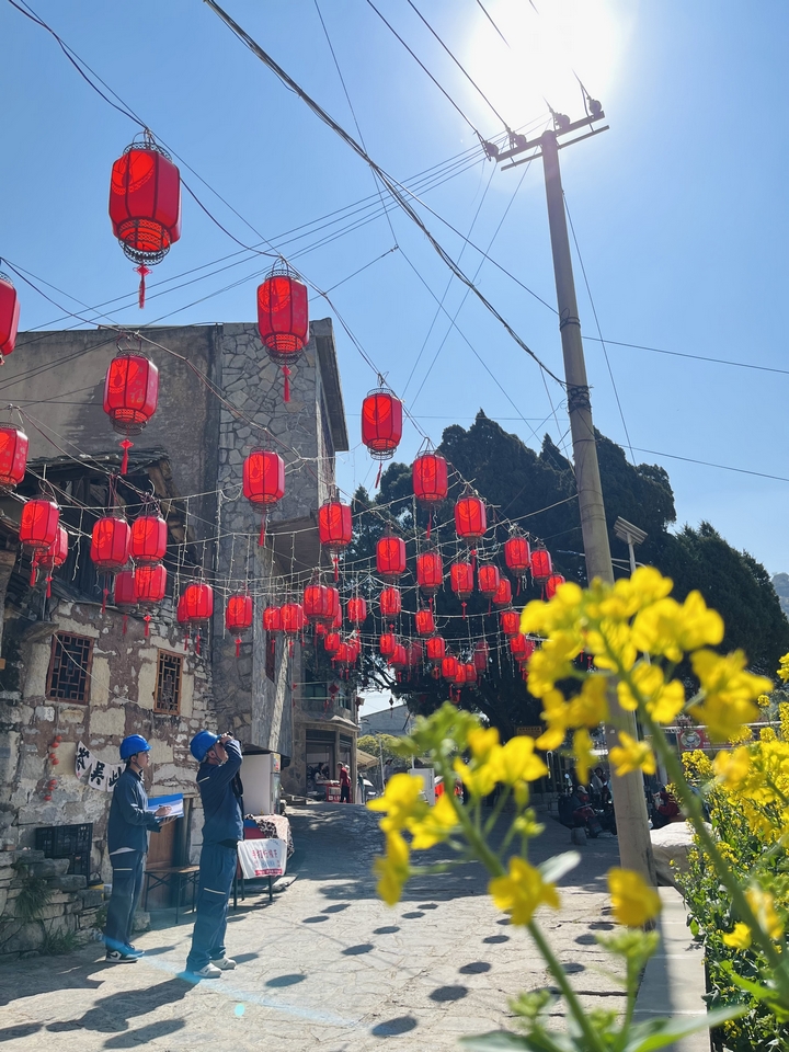 電力設備巡維。