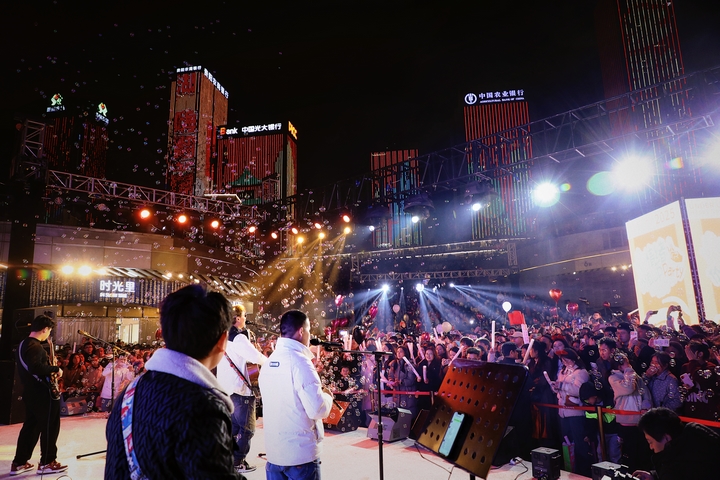 5、觀山湖區(qū)2024年悅?cè)粫r(shí)光跨年音樂會(huì)。.jpg