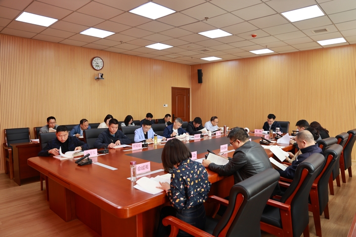 學習教育讀書班開班式現場。