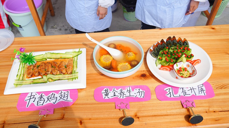 小選手們做好的菜品。