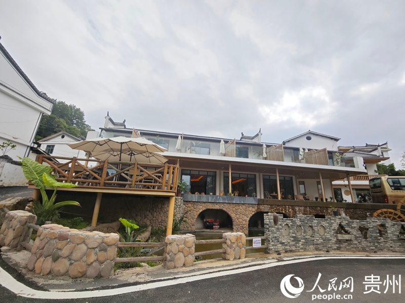 “多格·小蘭山”民宿。人民網 黃小桃攝