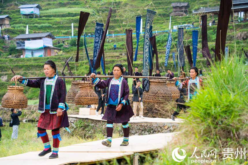 貴州省從江縣加榜梯田“開秧門”春耕儀式。人民網 陽茜攝