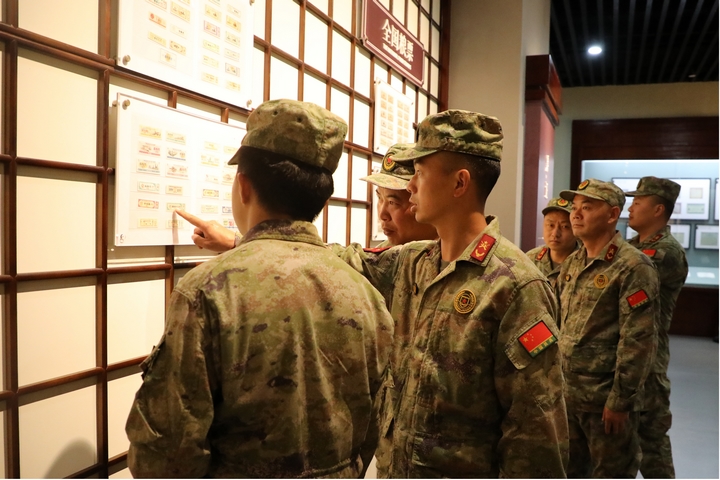 參觀票據博物館。