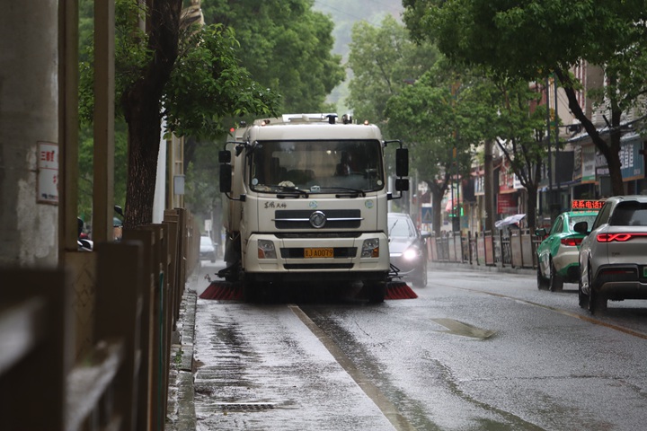 路面沖洗。