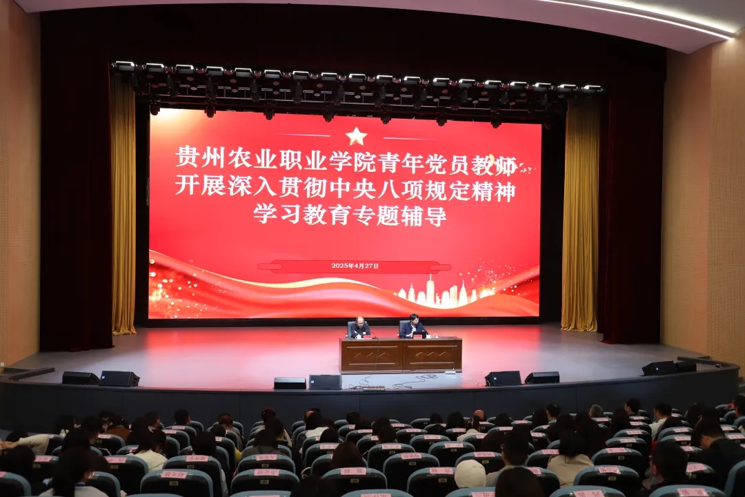 專題輔導現場。