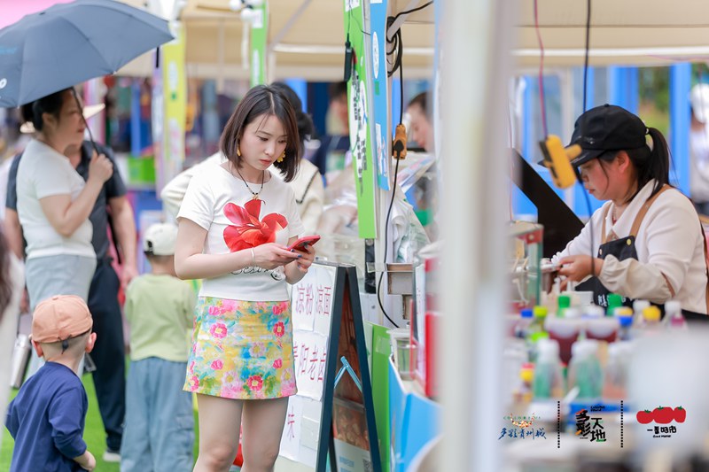 美食街區(qū)。