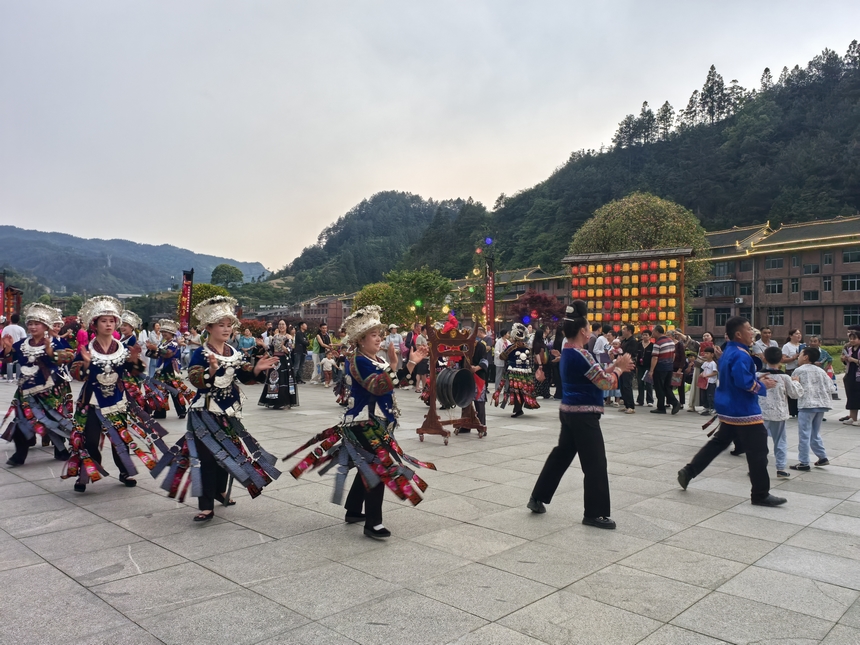 大塘仰歐桑劇場的民族文化展示。