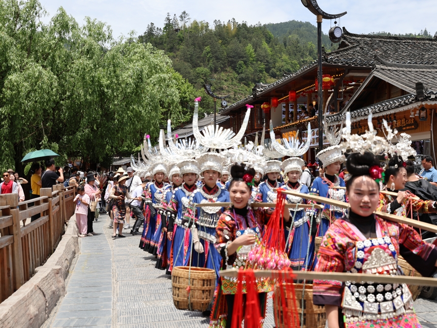 西江千戶苗寨民族文化巡游。