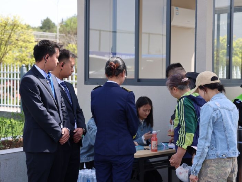 貴州省首個低空飛行服務基地迎來首批游客。