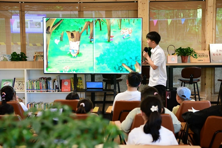 1、 觀山湖區(qū)鷺鳴書(shū)屋“閱見(jiàn)觀山湖·觀圖故事匯——繪本里的春天”分享會(huì)。.jpg