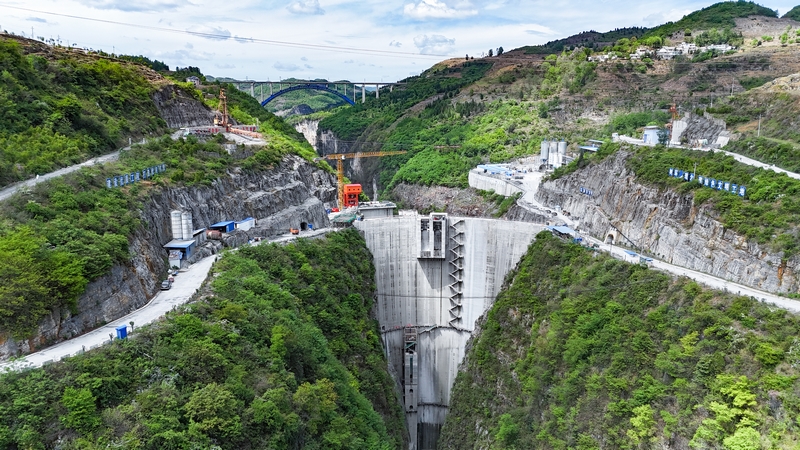 凹水河水庫的建設(shè)現(xiàn)場(chǎng)。