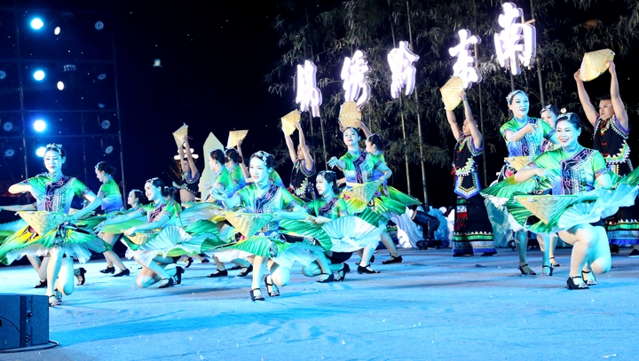 圖為各參賽隊伍表演精彩瞬間 向天祥 攝.jpg