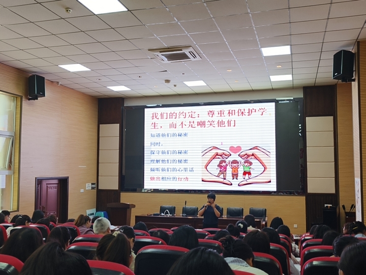 專題講座現場。