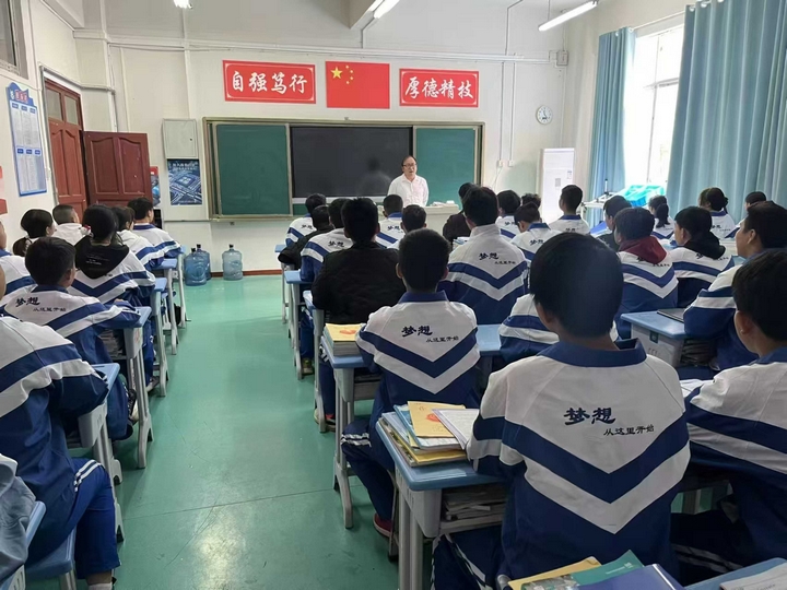 省生態移民局幫助思南縣職校舉辦移民班，提高就業率。思南縣生態移民局供圖.jpg