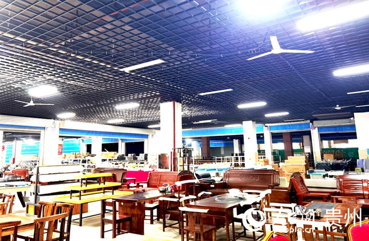 黎以明的二手家電家具市場一隅。人民網(wǎng)記者 王秀芳攝