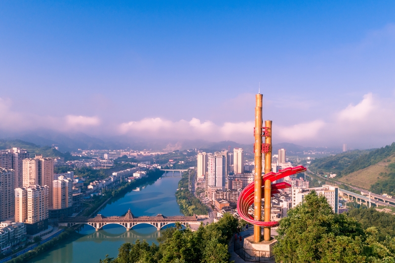 屏山之巔。李昌倫攝