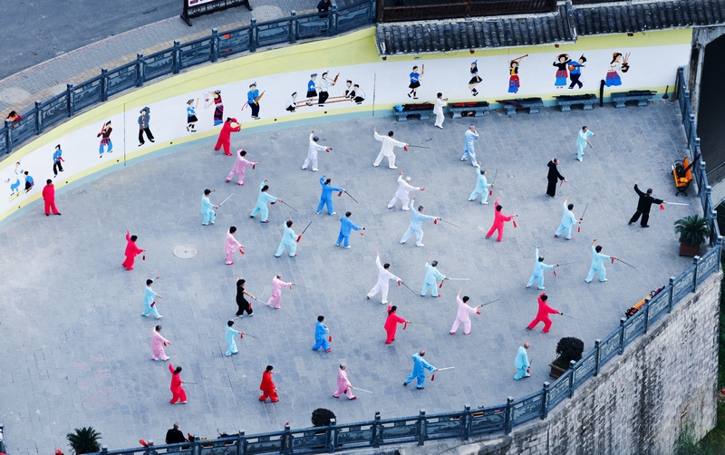 河濱早春。姚祖告攝