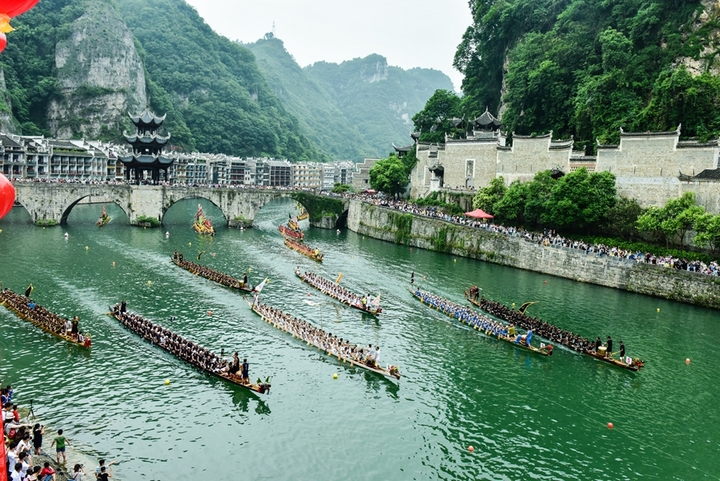 鎮遠賽龍舟。