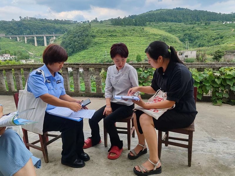 堡子村法治宣傳隊開展防溺水宣傳。