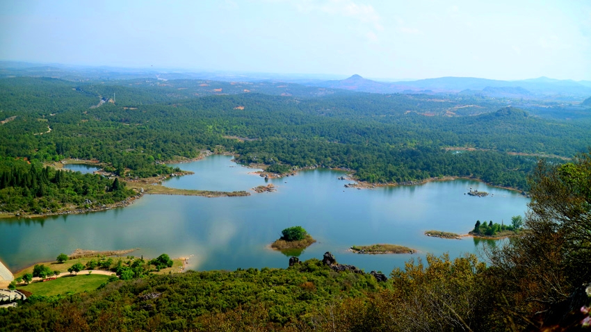 石林長湖。石林風(fēng)景名勝區(qū)管理局供圖