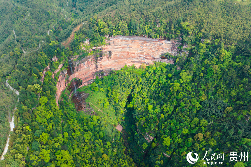 赤水丹霞佛光巖景區(qū)。人民網(wǎng)記者 涂敏攝