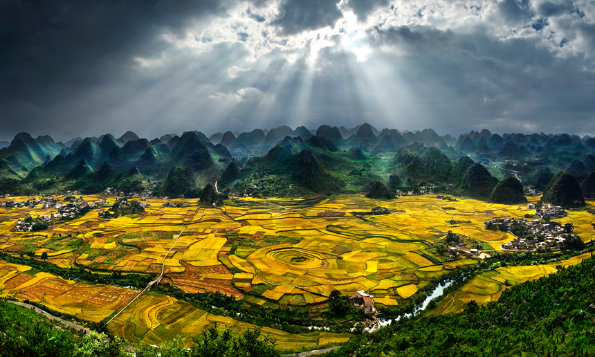 興義萬峰林。蔣霆攝