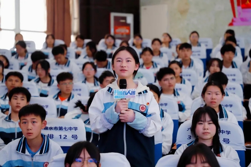 學生互動提問。