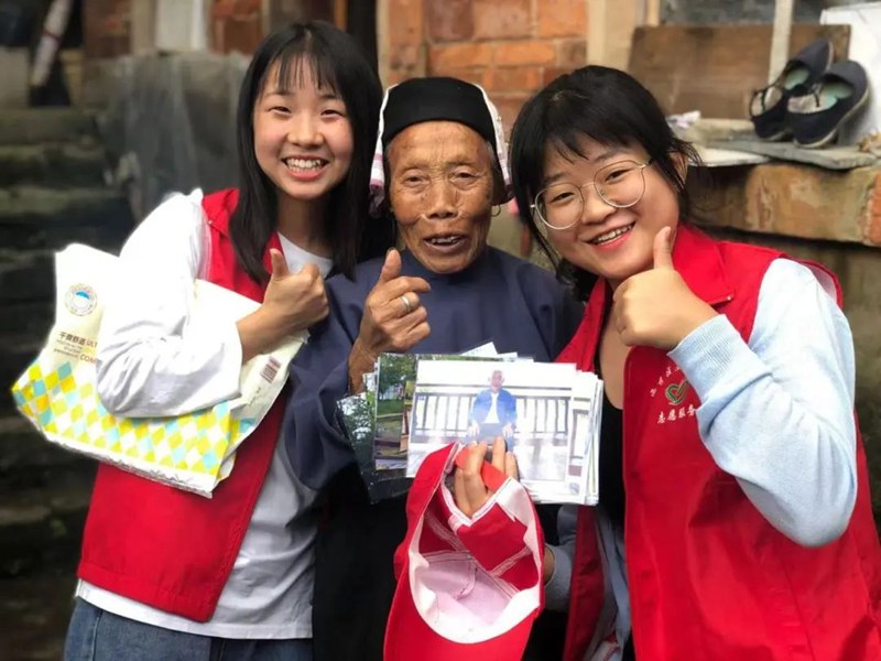 把士村志愿者服務活動。