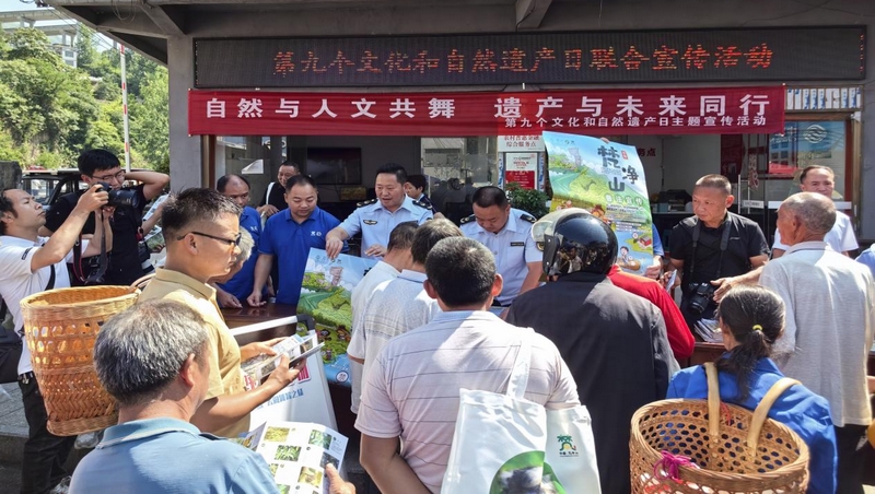 紫薇鎮(zhèn)管理總站聯(lián)合印江縣有關(guān)部門開展聯(lián)建共創(chuàng)活動。